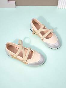 1 par de zapatos planos beige para niñas pequeñas, parte superior de PU con bloque de unicolor y parche, diseño de correa en Z antideslizante, punta redonda, suela blanda de TPR, zapatos elegantes de princesa adecuados para niñas de 3 a 12 años, vacaciones, deportes, nuevo lanzamiento para otoño/invierno 2025