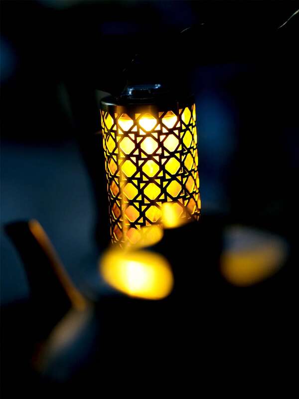 Carcasa de lámpara de camping de material de latón, cubierta de lámpara decorativa de patrón tejido para realzar la atmósfera de camping