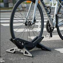 Stojak na rowery do użytku domowego, uniwersalny, podłogowy, regulowany, ekspozycyjny stojak na rowery Wheelie, do użytku wewnątrz i na zewnątrz, stojak na rowery szosowe i górskie – regulowana podstawa, stała podpórka i funkcja ekspozycji, uchwyt na rower do użytku domowego, do bezpiecznego przechowywania