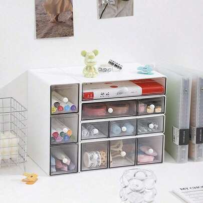 透明抽屉式隔层收纳盒，适用于收纳化妆品、办公用品、学生文具，可自由堆叠多层收纳盒