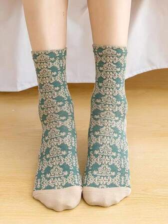 5 Pairs Vintage Palace Style Floral Embossed Mid-Calf Socks For Women, Artistic High Tube Long Socks Suitable For All Seasons