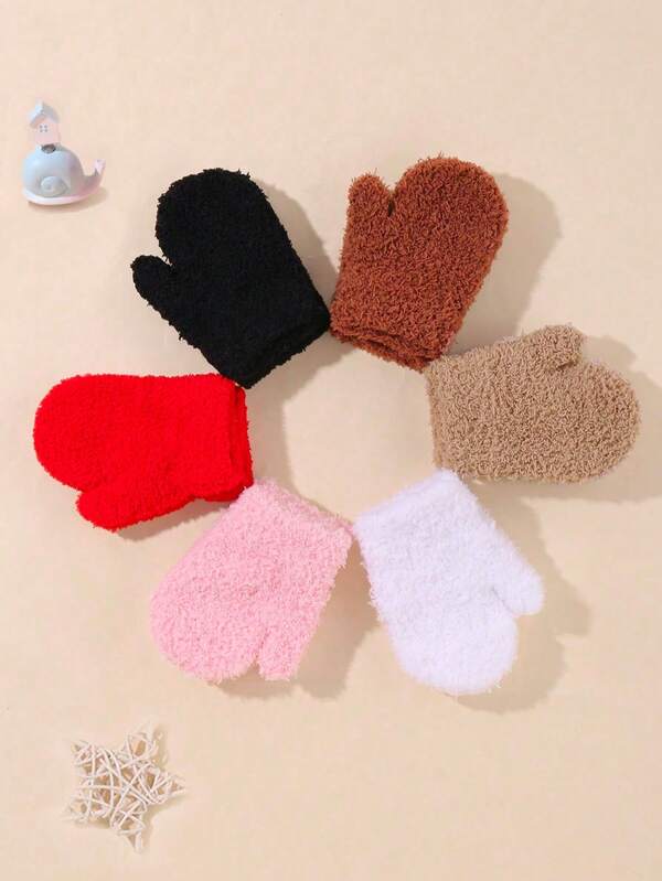 6 pares de luvas de pelúcia da moda, adequadas para meninas, meninos e bebês. Luvas de pelúcia fofas que podem ser lavadas à mão. Adequadas para uso diário. Está muito quente lá fora. Um presente misterioso preparado para uma reunião familiar.