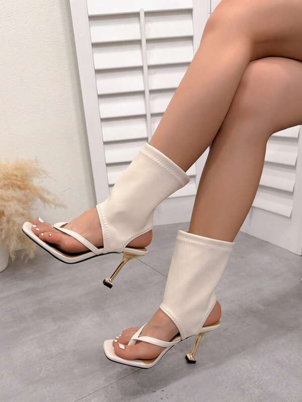 Modische Sandaletten mit quadratischer Zehenpartie und Absatz, Riemchen-Oberteil wie Socke, schicke metallische Absätze, offene Zehen- und Fersen-Optik für Damen - stilvolle Party- und Alltagsschuhe