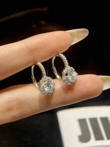 一对1克拉闪耀永恒莫桑石耳环，S925纯银材质，奢华订婚结婚耳环，生日周年纪念礼物，送给闺蜜 - 璀璨時光莫桑耳環-1ct - 查看 4