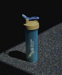 BlenderBottle Classic V2 Shaker Bottle Perfect For Protein Shakes And Pre Workout, 28-Ounce, White - MàuJ - Xem 6