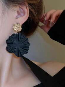 1 Pair Of Exaggerated Black Spiral Flower Earrings For Women - Stylish, Versatile, And Exquisitely Fashionable Earrings Set