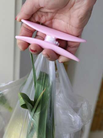 1 件便携式购物袋支架，塑料袋提手