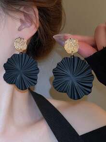 1 Pair Of Exaggerated Black Spiral Flower Earrings For Women - Stylish, Versatile, And Exquisitely Fashionable Earrings Set