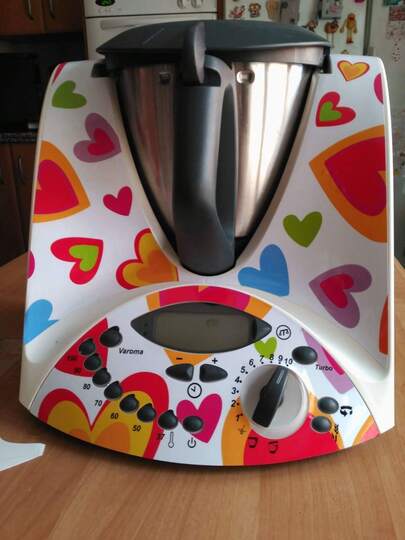 APCym Vinilo Adhesivo para Máquina Cocinar Thermomix TM31 DISEÑO CORAZONES DE COLORES Pegatinas decorativas compatibles con robot de cocina Thermomix TM31, diseño de accesorios de cocina, resistente al agua, autoadhesiva