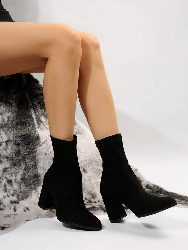 Women's Thick Heels, Pointed Tips, And A Mid Piece, All Wearing Women's High Heels. Solid Color, Versatile, Fashionable, And Comfortable Women's Winter Boots