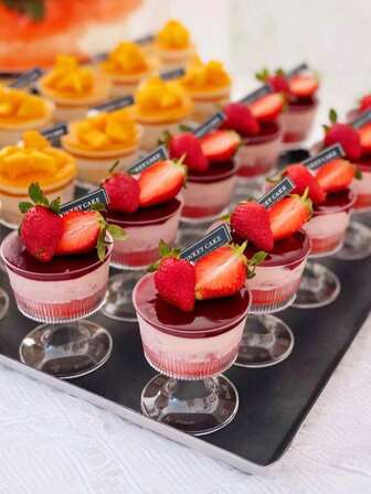 10/25/25个装条纹甜点杯（购买前请确认规格和尺寸），高透明塑料甜点杯，适用于水果杯、慕斯、布丁、冰淇淋、芝士蛋糕、派对小吃，可重复使用，适用于婚礼、生日派对、节日庆典、咖啡馆、家庭聚会，适合新年、圣诞节制作开胃菜。