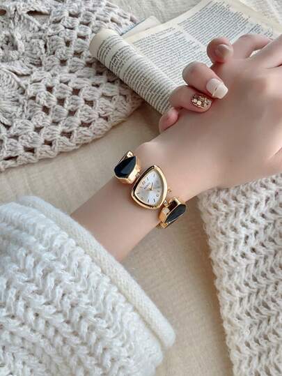 1pc Goud Alloy Asymmetrical Bracelet Watch, Arabic Numeral Dial, Quartz Movement, Adjustable Strap, ation Holiday view 4