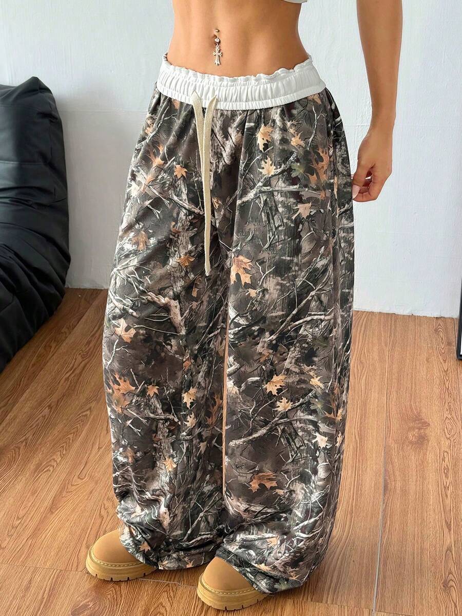 Women's Autumn Back-To-School Basics, Camouflage Comfortable Green Wide-Leg Sweatpants - Color - View 1