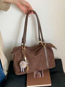 Bolso de mano de diseño de nicho de moda, unicolor simple, de alta calidad con textura mate de imitación, con lindo colgante de peluche, bolso cruzado de mujer de gran capacidad y versátil para el día a día, adecuado para salir a cenar, ir de compras, ir al trabajo, etc.