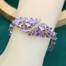 سوار فاخر مرصع بالأحجار الكريمة، مناسب للنساء لارتدائه في المناسبات الزفافية و اليومية.