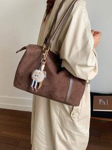 Bolso de mano de diseño de nicho de moda, unicolor simple, de alta calidad con textura mate de imitación, con lindo colgante de peluche, bolso cruzado de mujer de gran capacidad y versátil para el día a día, adecuado para salir a cenar, ir de compras, ir al trabajo, etc.