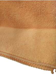 Toalla de microfibra AKSI, para brindar máxima absorción y suavidad en cada uso. Su tejido de alta calidad permite secar de forma rápida y eficiente sin dejar pelusa ni rayas, ideal para el hogar, automóvil, cocina, gimnasio o actividades deportivas. Es ligera, resistente y de secado veloz, lo que la hace práctica para transportar y reutilizar. Su composición garantiza durabilidad y un desempeño superior en limpieza y cuidado de superficies delicadas. - Naranja - Ver 4