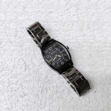 Relógio metal  feminino estilo cano clássico pequeno  lançamento - Preto - Visão 2