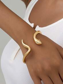 1pc Women's Exaggerated Snake-Shaped Vintage Coin Bangle, Wide & Flat, Alloy, Suitable For Beach, Vacation, Party Accessories - Yellow Gold - View 3