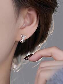 1 Pair Hollow Butterfly Cubic Zirconia Encrusted Elegant Chic Lightweight Copper Hoop Earrings, Sophisticated Quality, Suitable For Everyday Casual Wear