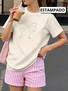 Playera estampado de moño de perlas – Elegancia y estilo casual - Beis - Ver 1