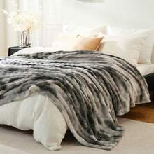 1 件大理石印花牛奶毛绒仿毛皮盖毯，柔软温暖，可双面使用旅行/床毯，适用于客厅、沙发、卧室、宿舍 - 深灰色 - 查看 10