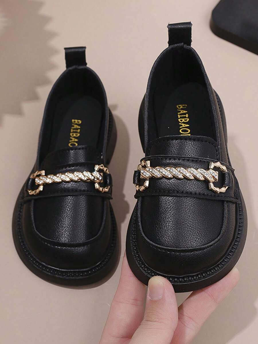 1 par de zapatos de unicolor con punta redonda y decoración de hebilla metálica para niñas, adecuados para vacaciones, escuela y todas las estaciones