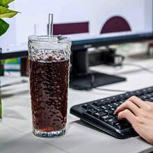 - 2 Vasos de 20 oz vidrio con tapa y popotes, juego de 2 piezas de cristalera, ideales para caf helado, ccteles y ms Paquete de 2 - Corteza pura - Textura - Ver 8