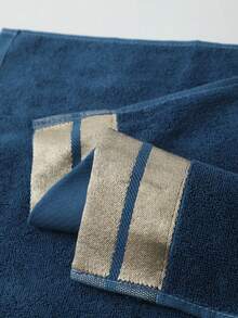 1pc Medium Bath Towel, Lightweight, Blue, Rectangular 70*140cm, Suitable For Adults, Swimming, Bathing, Wrapping, Or 34*74cm Hand Towel, Square 34*34cm Handkerchief, Quick-Drying, Absorbent, Soft, Suitable For Bathroom, Kitchen, Travel, Holiday Gifts, Gym, Beach, Hotel, Salon, Outdoor Shower Towels For Beauty Salon, Hotel Sports,Home Essentials, Towel, Skin Care Bath Towel Sheet