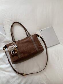 Bolso de mano de diseño de nicho de moda, unicolor simple, de alta calidad con textura mate de imitación, con lindo colgante de peluche, bolso cruzado de mujer de gran capacidad y versátil para el día a día, adecuado para salir a cenar, ir de compras, ir al trabajo, etc.