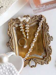 Decoración vintage para el hogar Accesorios de baño Bandeja pequeña para joyas Plato antiguo para anillos Bandejas doradas de estilo francés rústico Lindo plato de latón para baratijas y joyas Soporte de exhibición Decoración barroca para dormitorio y boda