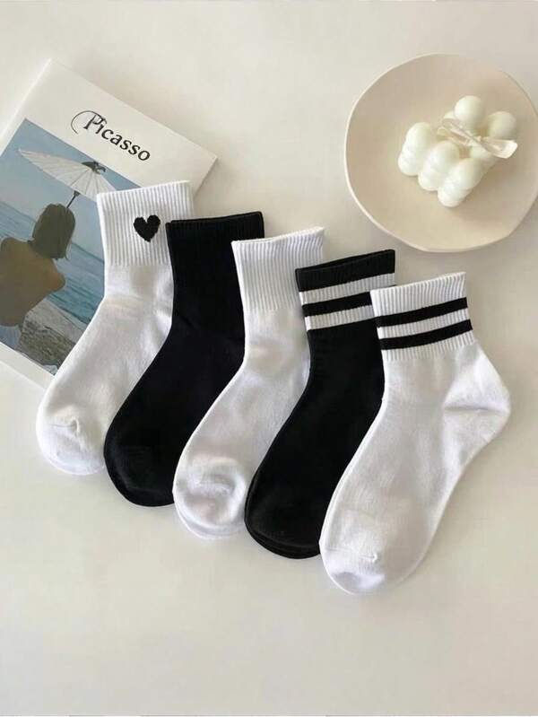 5 Pairs Men's Crew Socks, Black & White Striped, Heart Pattern, & Versatile For Students, Sports & Casual Wear
