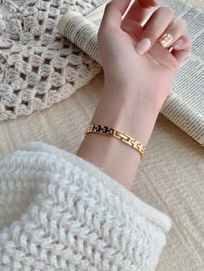 1pc Goud Alloy Asymmetrical Bracelet Watch, Arabic Numeral Dial, Quartz Movement, Adjustable Strap, ation Holiday view 3