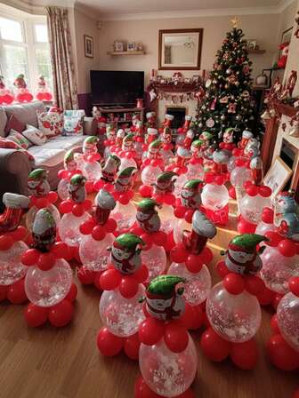 28pcs/Set Christmas Party Decorative Balloons, 18-Inch Clear Latex Balloons (For Gift Wrapping And Small Balloons), Mini Santa Claus, Mini Reindeer, Mini Christmas Stocking, Mini Snowman, Mini Sled Dog, Mini Sock Foil Balloons, 10-Inch And 5-Inch Red Latex Balloons, New Year's Eve, Welcome , Christmas Eve, New Year 2026