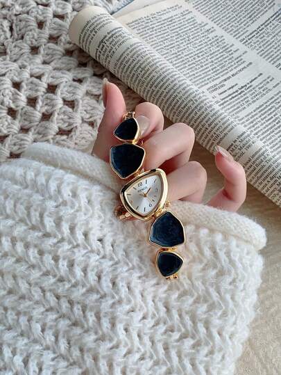 1pc Goud Alloy Asymmetrical Bracelet Watch, Arabic Numeral Dial, Quartz Movement, Adjustable Strap, ation Holiday