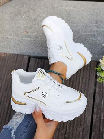 1 Pair Women's Casual Sneakers, White Leather Upper With Gold Stripes, Smiling Face Decor, Platform Thick Sole Chunky Sneakers, Hidden Wedge Insole, Suitable For Daily, Vacation, Date Occasions, Glitter Minimalist Classic, Height 7.5cm