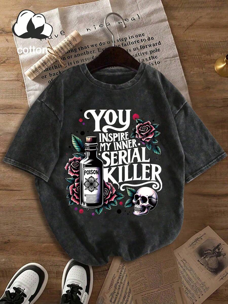 T-shirt d'été à manches courtes en coton pour femmes grandes tailles avec imprimé bouteille de poison, rose et crâne. Top casual et confortable pour un port quotidien