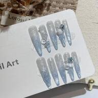 「海の伝説」人魚のレリーフ、波、キャッツアイ、ヒトデの彫刻、休日の雰囲気、ビーチウェアのネイルアート