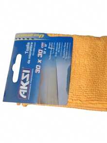 Toalla de microfibra AKSI, para brindar máxima absorción y suavidad en cada uso. Su tejido de alta calidad permite secar de forma rápida y eficiente sin dejar pelusa ni rayas, ideal para el hogar, automóvil, cocina, gimnasio o actividades deportivas. Es ligera, resistente y de secado veloz, lo que la hace práctica para transportar y reutilizar. Su composición garantiza durabilidad y un desempeño superior en limpieza y cuidado de superficies delicadas. - Naranja - Ver 3