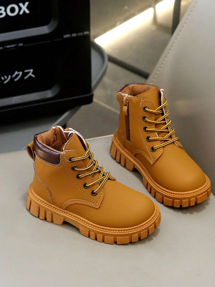 1双全新纯色PU男士靴，系带+侧拉链设计，加厚防滑鞋底，适合秋冬季穿搭