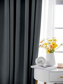 1 件浅灰色遮光窗帘，隔热遮光窗帘可阻挡紫外线，适用于客厅、卧室，在停电时使房间变暗，秋冬季