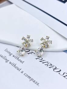 1 Pair Fashion Crystal Flower Stud Earrings With Rhinestones, Delicate & Luxurious Earrings