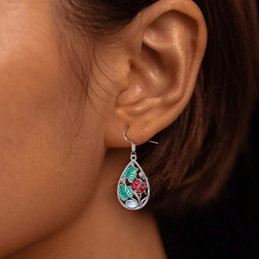 1pc Elegant Cute Sweet Detailed Ladybug & Leaf Inlaid Artificial Moonstone Women Pendant Earrings, Suitable For Daily, Party, Holiday, Dating, Gift