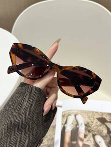 1 Pair Women's Fashionable Fashion Glasses, Summer Beach Accessory - Multicolor - View 10