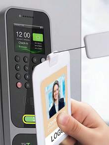 1/3 buc ecuson de identitate personalizat cu fotografie, cu sigla, fotografia și numele dvs., vine cu clemă pentru șnur. Personalizabil cu fotografie, nume, funcție și data angajării. Minimalist și elegant, personalizat și profesional. Cadou perfect în stil business pentru prieteni și iubite, ecuson de identitate unic pentru muncă, potrivit pentru companie, la locul de muncă, ziua de naștere, ceremonie de absolvire, petrecere de absolvire, Ziua Tatălui, Ziua Mamei, aniversări personalizate și alte ocazii.