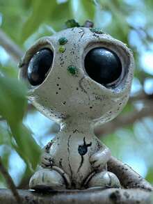 Neue Produkt Großaugen Alien Harz Figur, Heim Dekoration Tisch Outdoor Garten Ornament - Feiertag Heim Dekoration für Weihnachten, Halloween, Thanksgiving, Valentinstag - langanhaltend Elf Statue, Keine Elektrizität erforderlich