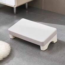 A Creative New Office Desk Accessory: A Leg Rest Bench Made Of PP Material. Designed With Ergonomic Principles For Comfortable Use While Working. Suitable For Various Settings Such As Offices, Sofas, And Study Rooms