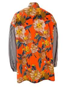 女式条纹梭织面料长袖纽扣前襟上衣，花卉撞色立领和常规下摆，打造端庄时尚