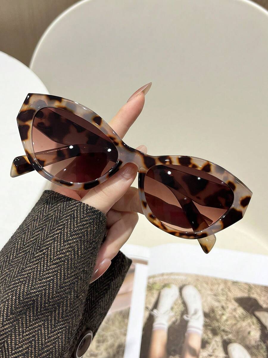 1 Pair Women's Fashionable Fashion Glasses, Summer Beach Accessory - Multicolor - View 1