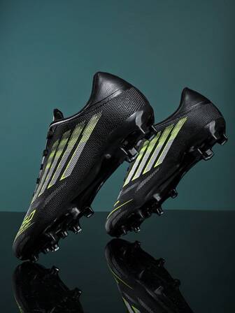 全新推荐男女青少年足球鞋，采用长钉、防滑、低帮设计，四季皆宜，适合日常草地足球训练和比赛